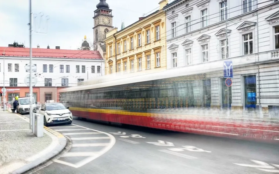 Opravy v létě v hradeckém kraji omezí dopravu na hlavních i vedlejších