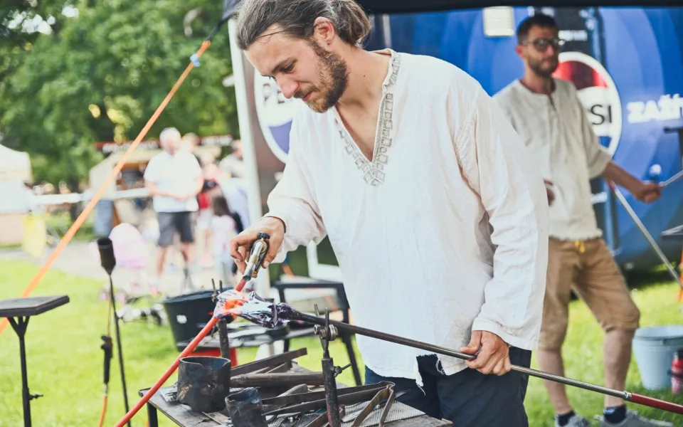 Farmářské trhy, Festival řemesel i Pivní rozjímání. Hradec o víkendu nudit nebude