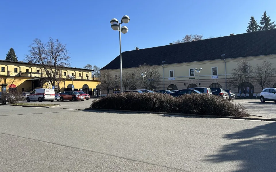 Vedení Hradce Králové musí znovu vyhodnotit nabídky stavebních firem v soutěži na proměnu prostranství u Gayerových a Vrbenského kasáren.