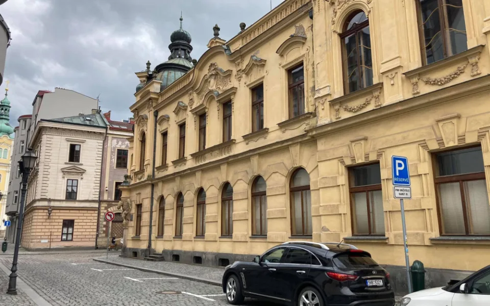 budova bývalé knihovny v centru Hradce Králové