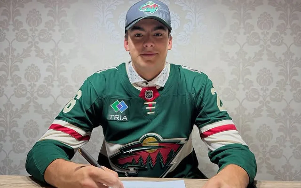 Hradecký talent podepsal smlouvu v NHL. Filip Růžička se upsal Minnesotě Wild.