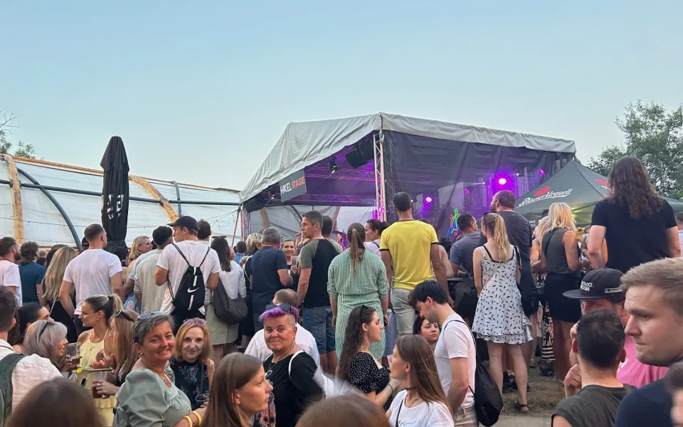 koncert na Kavčím plácku v Hradci Králové