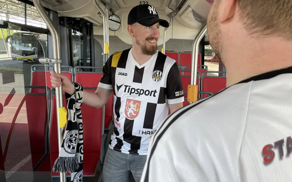 Na derby se fotbaloví fanoušci už zdarma MHD v Hradci Králové nesvezou