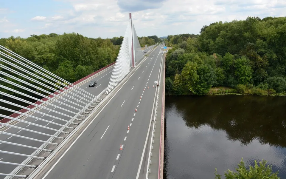 Oprava roku na D11. Řidiči jedou čtrnáct kilometrů v omezení