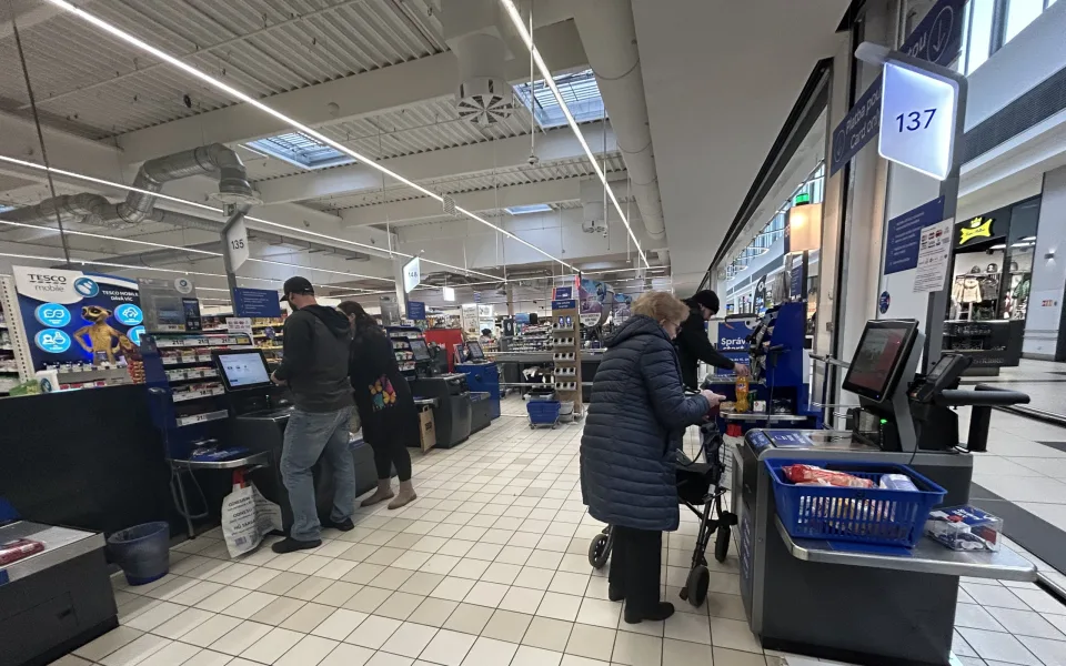 Tesco zvažuje odchod z Česka. Co by to znamenalo pro čtyři hradecké prodejny?